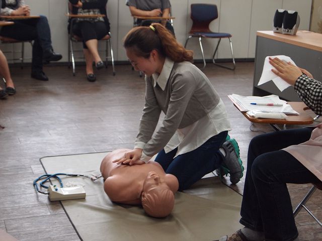 [부평]4월28일 오전반 심폐소생술 실습★-"여보세요!", "괜찮으세요？"