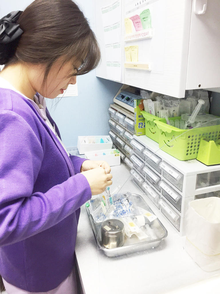 병동실습-간호사 지도하에 수액만들기 연습